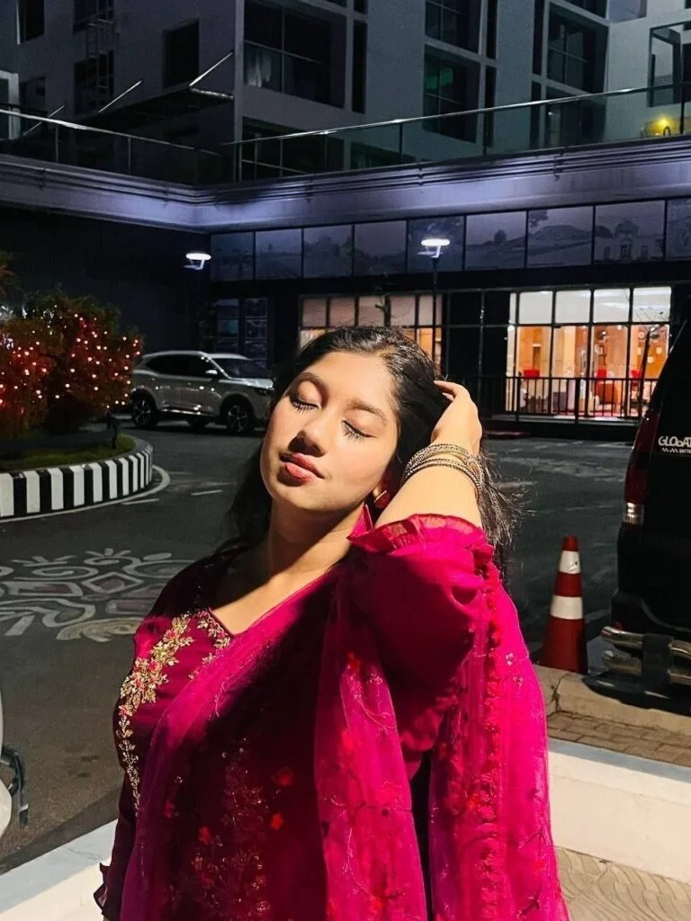 Bengali Gf Showing Boobs