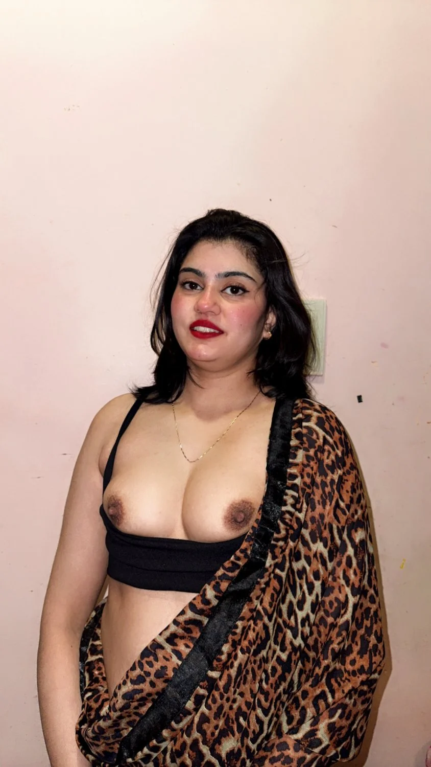 Desi Wife Showing Nudes