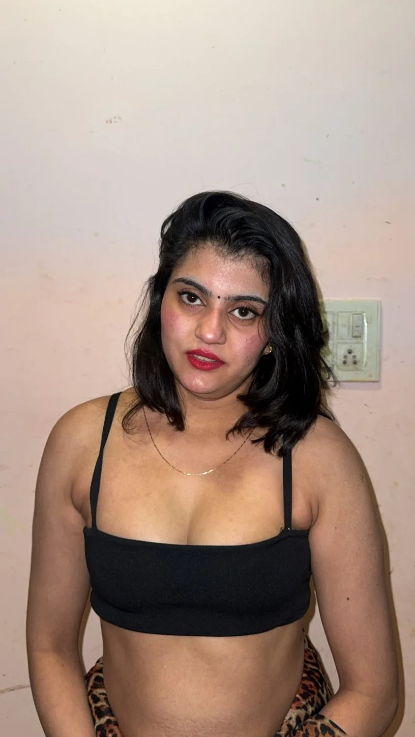 Desi Wife Showing Nudes